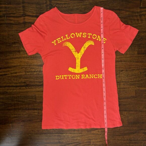 Yellowstone Dutton Ranch Short Sleeve Tee Red Tshirt Womens Small Fitted Western - Picture 5 of 5
